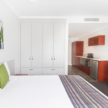 Abode Narrabundah Hotel Canberra Buitenkant foto