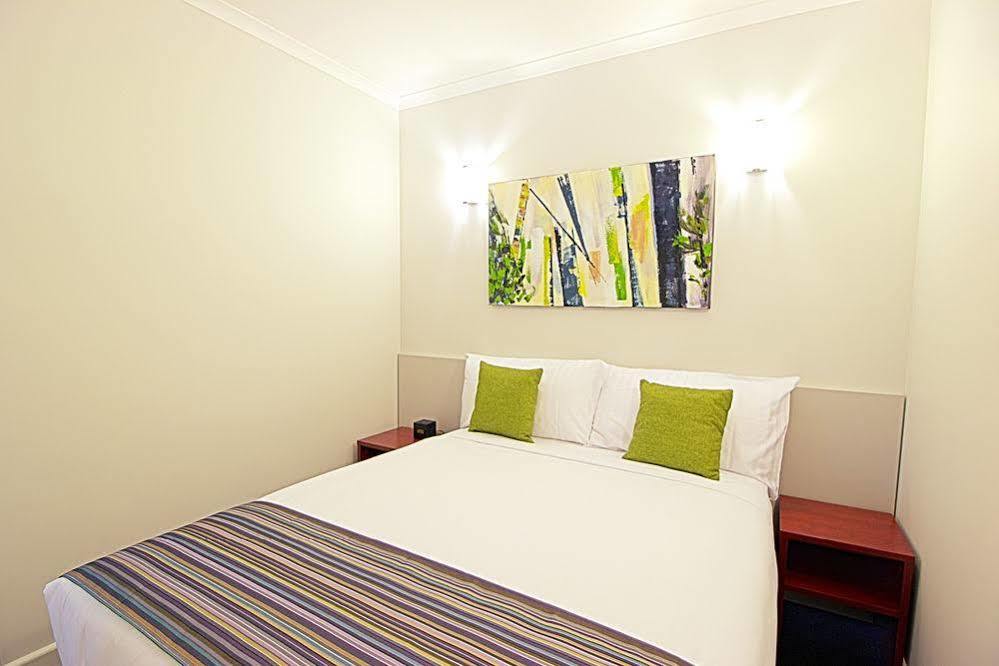 Abode Narrabundah Hotel Canberra Buitenkant foto