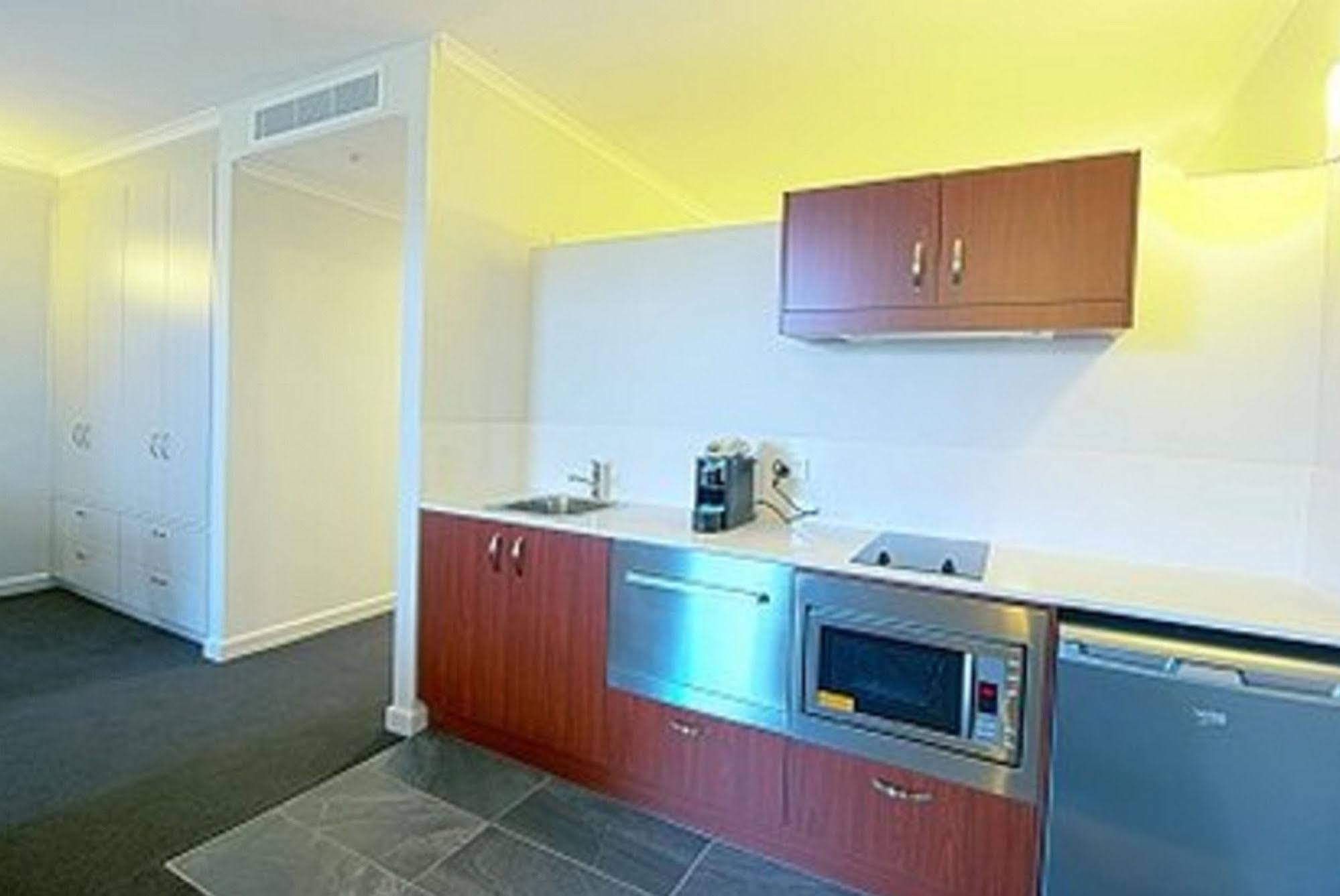 Abode Narrabundah Hotel Canberra Buitenkant foto