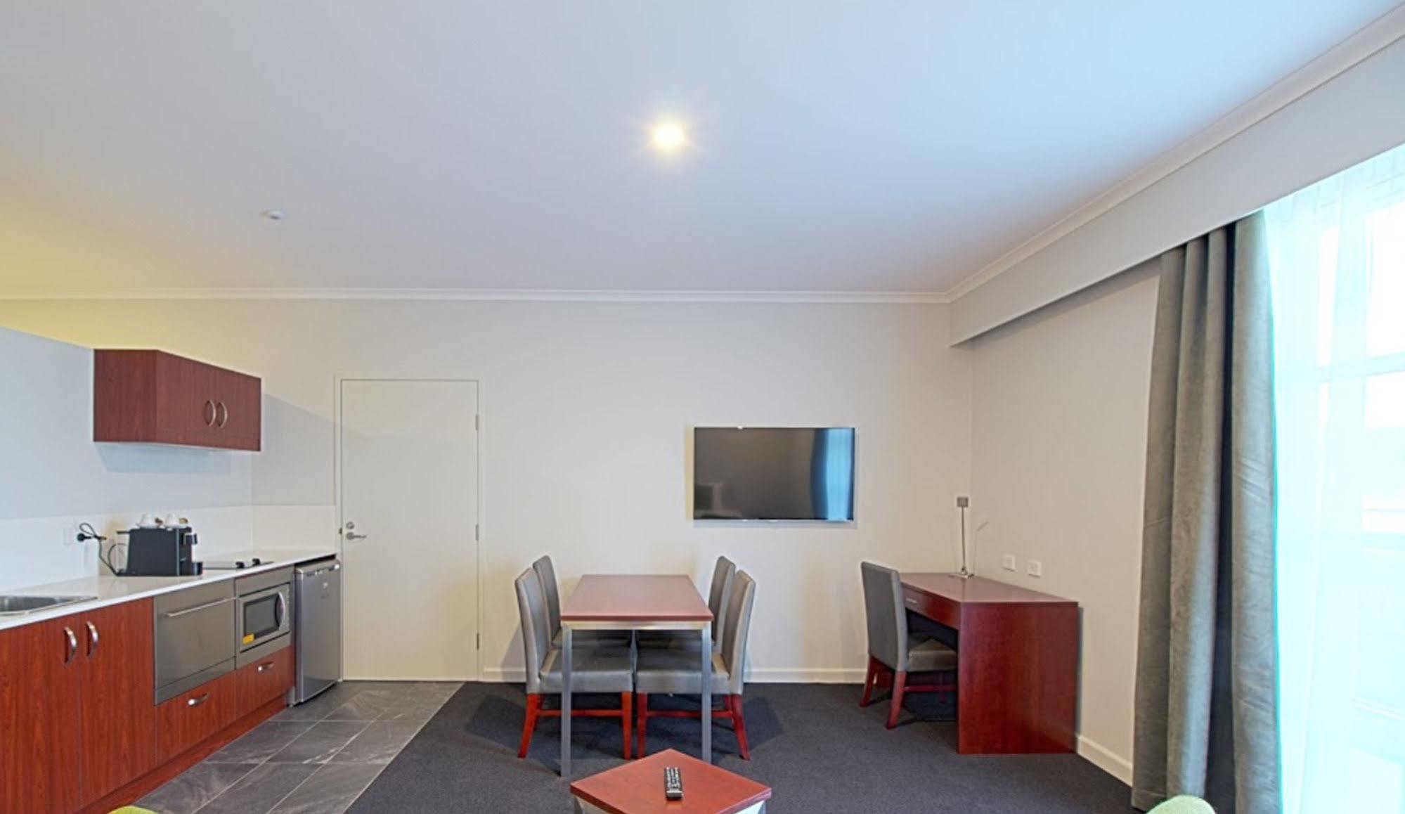 Abode Narrabundah Hotel Canberra Buitenkant foto