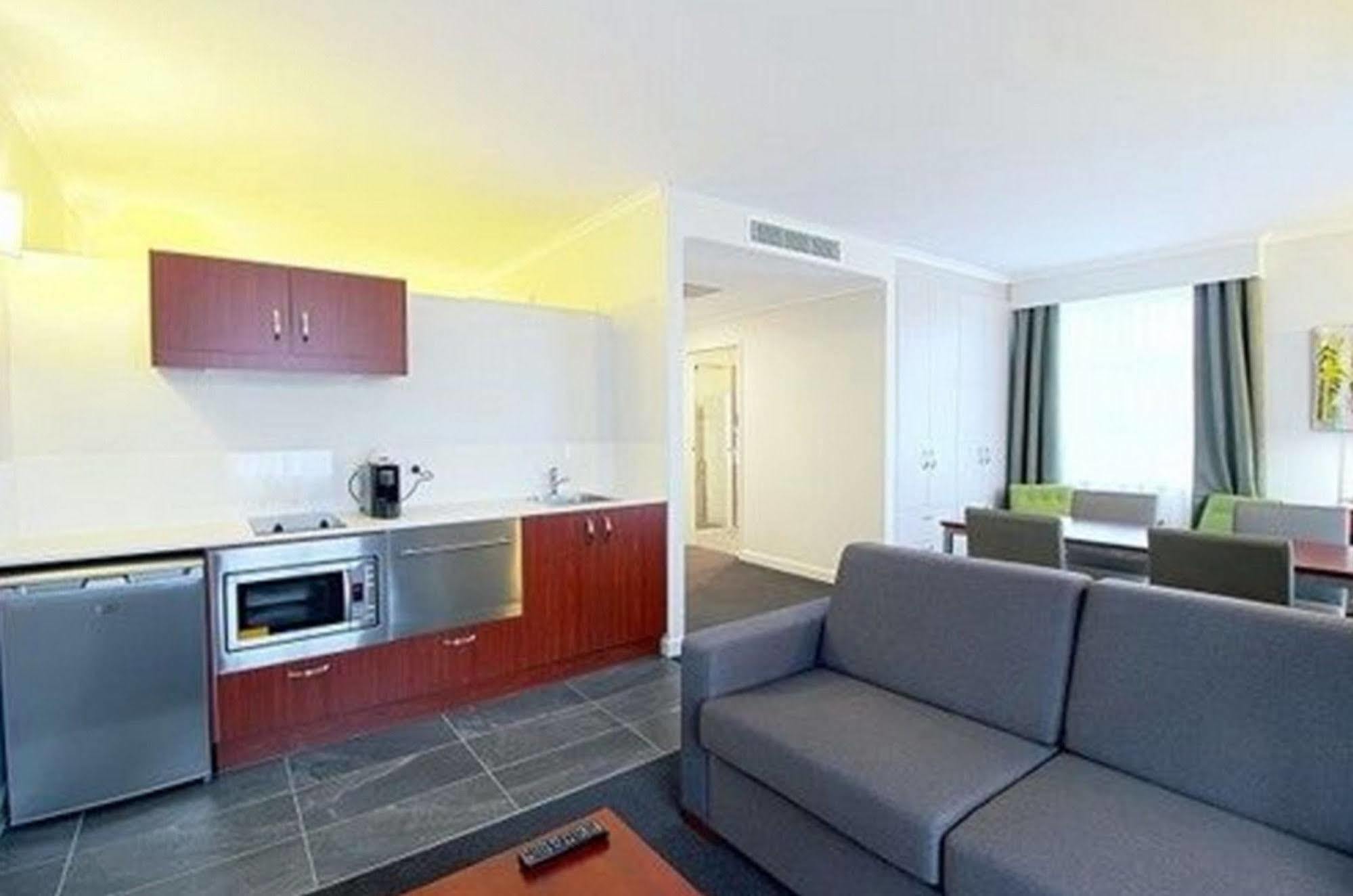 Abode Narrabundah Hotel Canberra Buitenkant foto